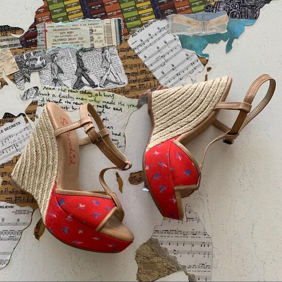 Splendid | Luau Fiesta Red Floral Wedge Sandals Size 6 - Picture 6 of 8